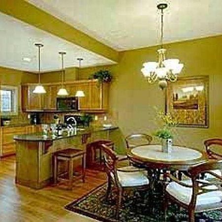 Bellasera Tuscan Villas Kelowna Habitación foto